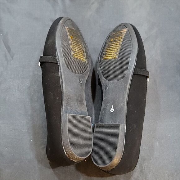 BRAND NEW WELLSFOUNTN WOMEN'S RHINESTONE DECOR  FAUX SUEDE FLAT SHOE - Picture 9 of 16